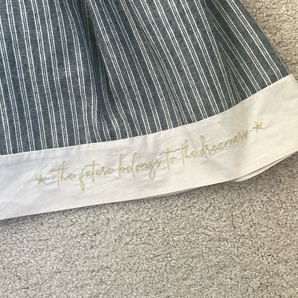 Evie’s Closet The Future Belongs to the Dreamers dress size 6 - Picture 2 of 7